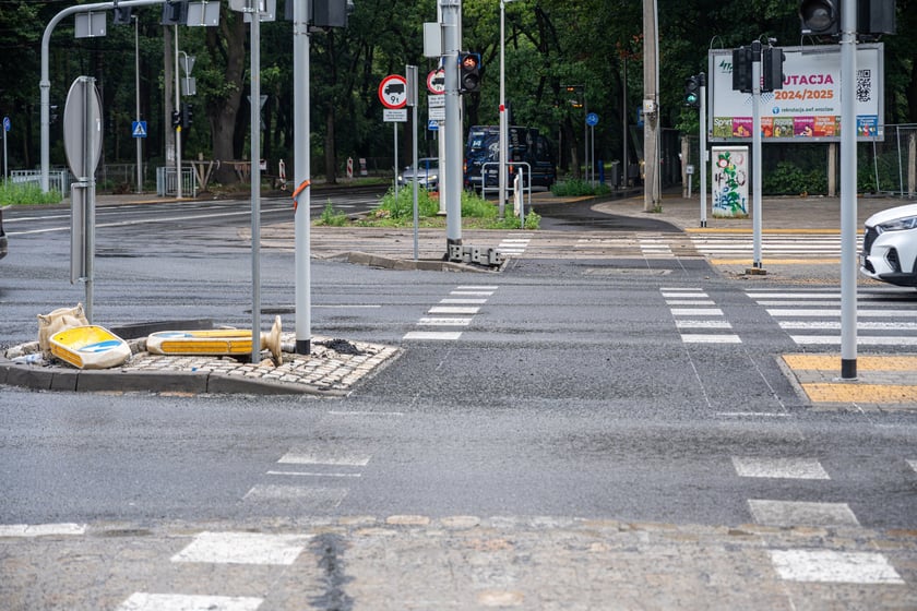 Skrzyżowanie alei Wielkiej Wyspy z ulicą Mickiewicza i aleją Paderewskiego